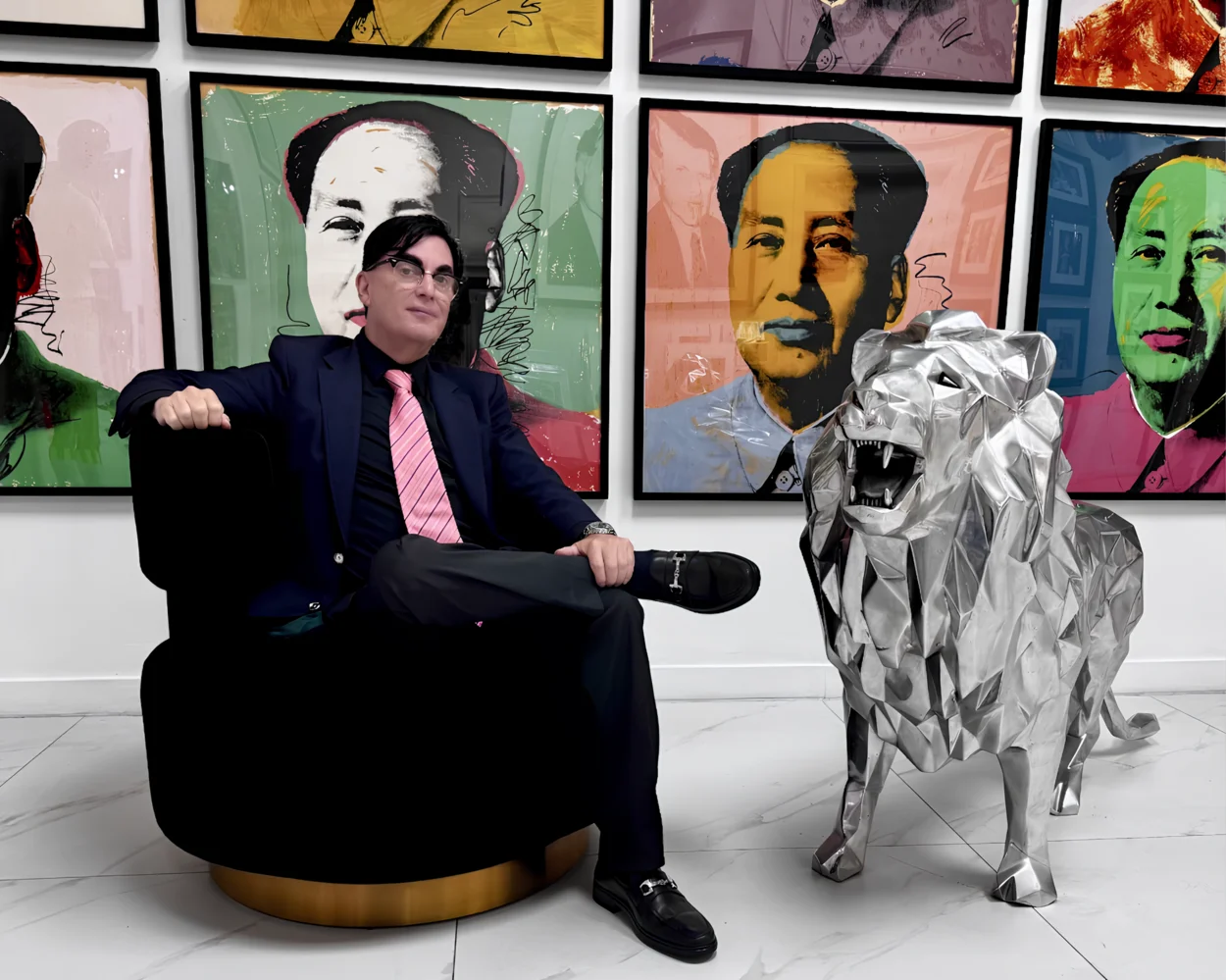 Артдилер з Леслі Робертс Фото: Miami Fine Art Gallery