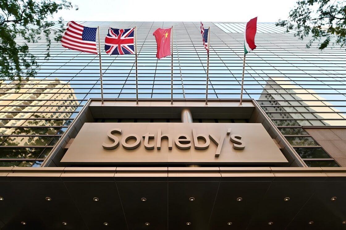 Фасад штабквартири Sotheby's у Нью-Йорку-США