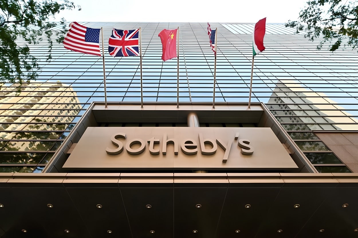 Фасад штабквартири Sotheby's у Нью-Йорку-США