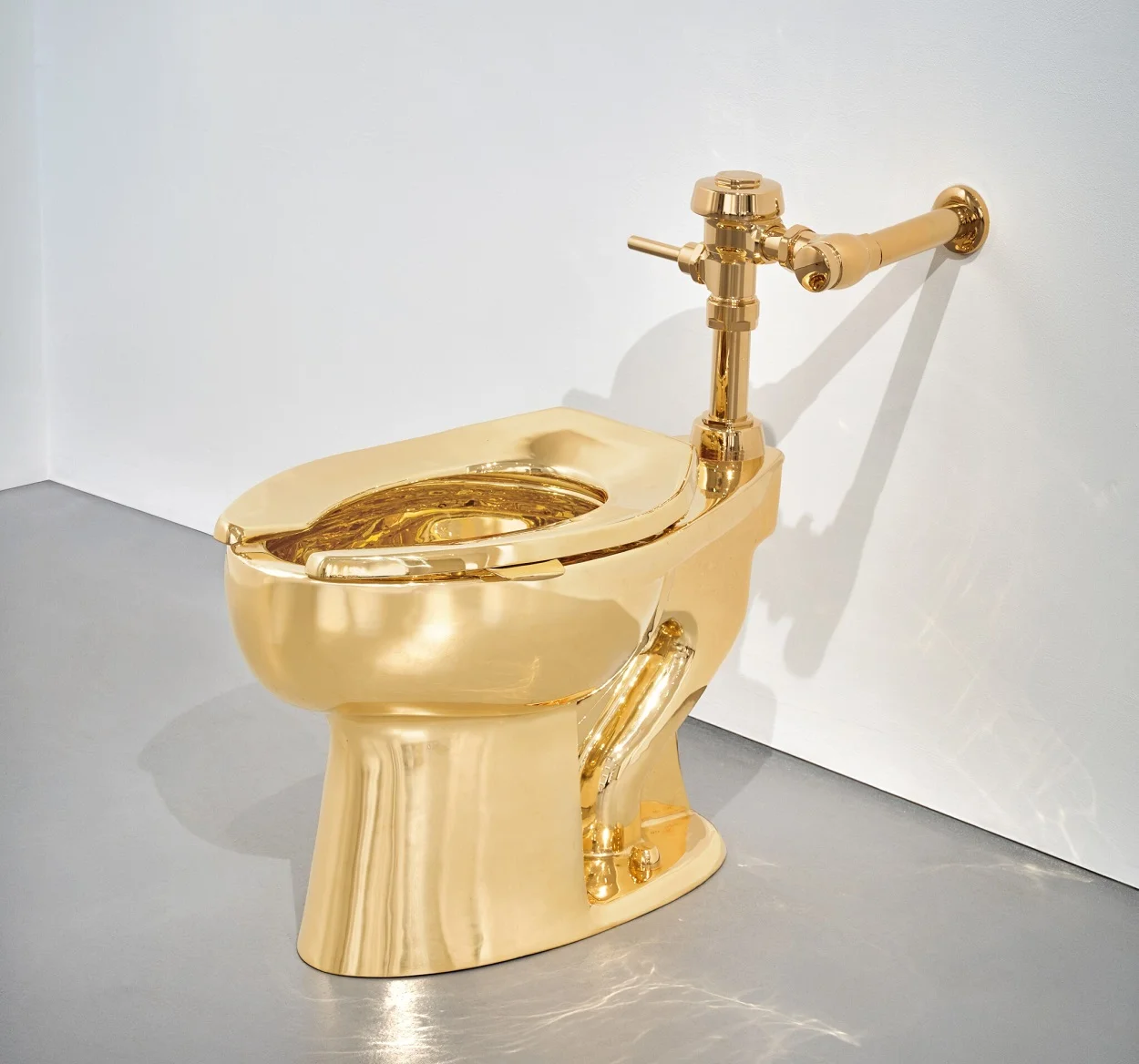 Мауріціо Каттелан, America (2016)
Фото: Sotheby's