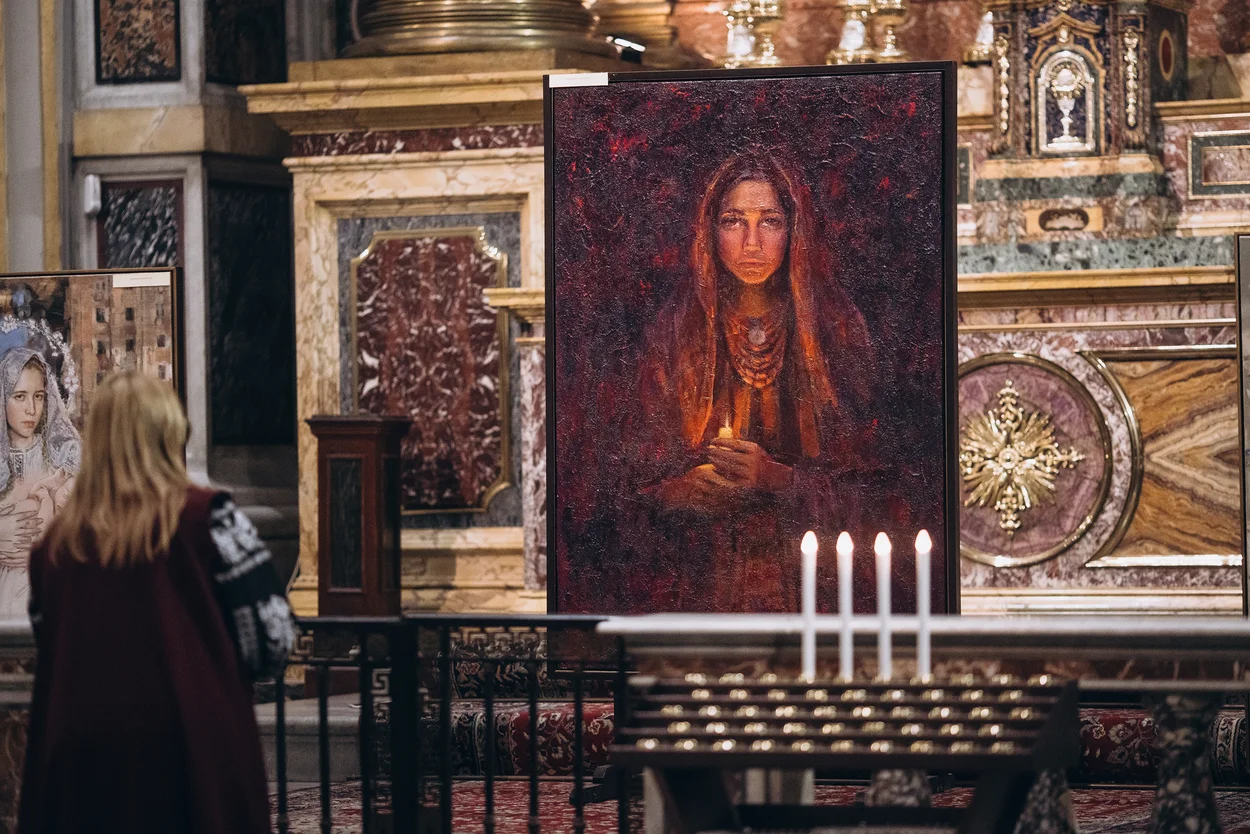 Виставка Молитва за Україну у Римі Козюк та Котик