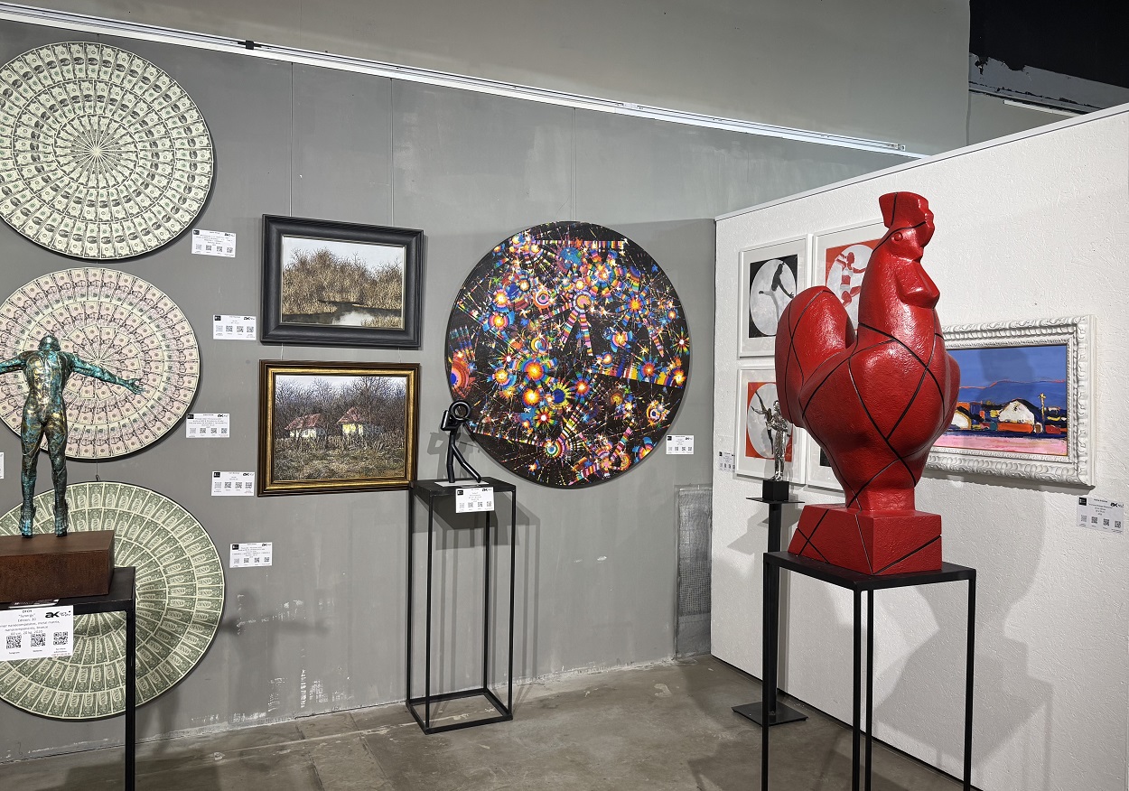 Фрагмент стенду Tuzov Gallery