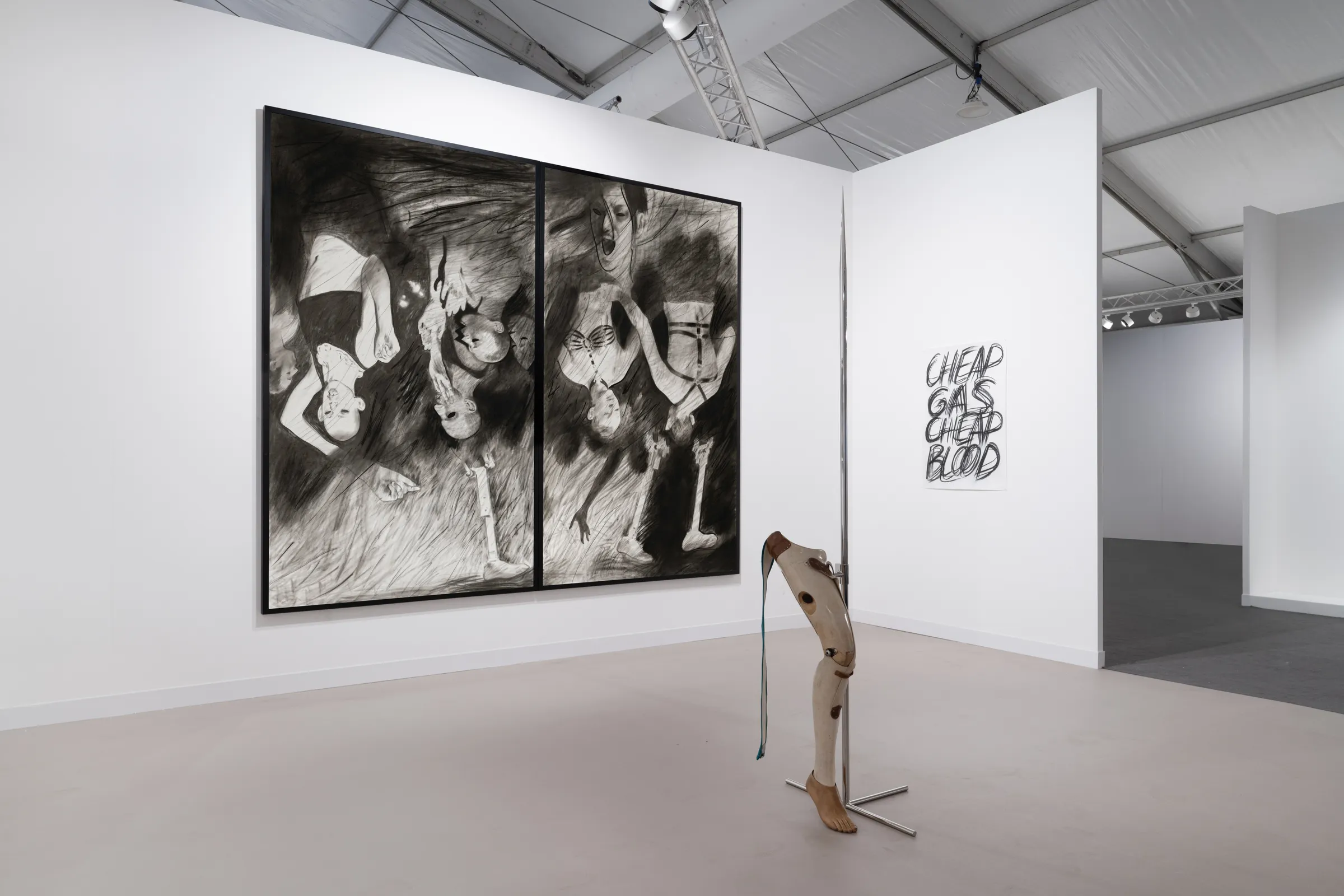 Стенд Voloshyn Gallery з проєктом Нікити Кадана "Нічний Київ" на Frieze London